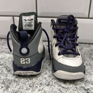 Jordan‎ Kid's Size 5C Retro 9 Sneakers "Baron" White Concord Grape 01812-109 guc